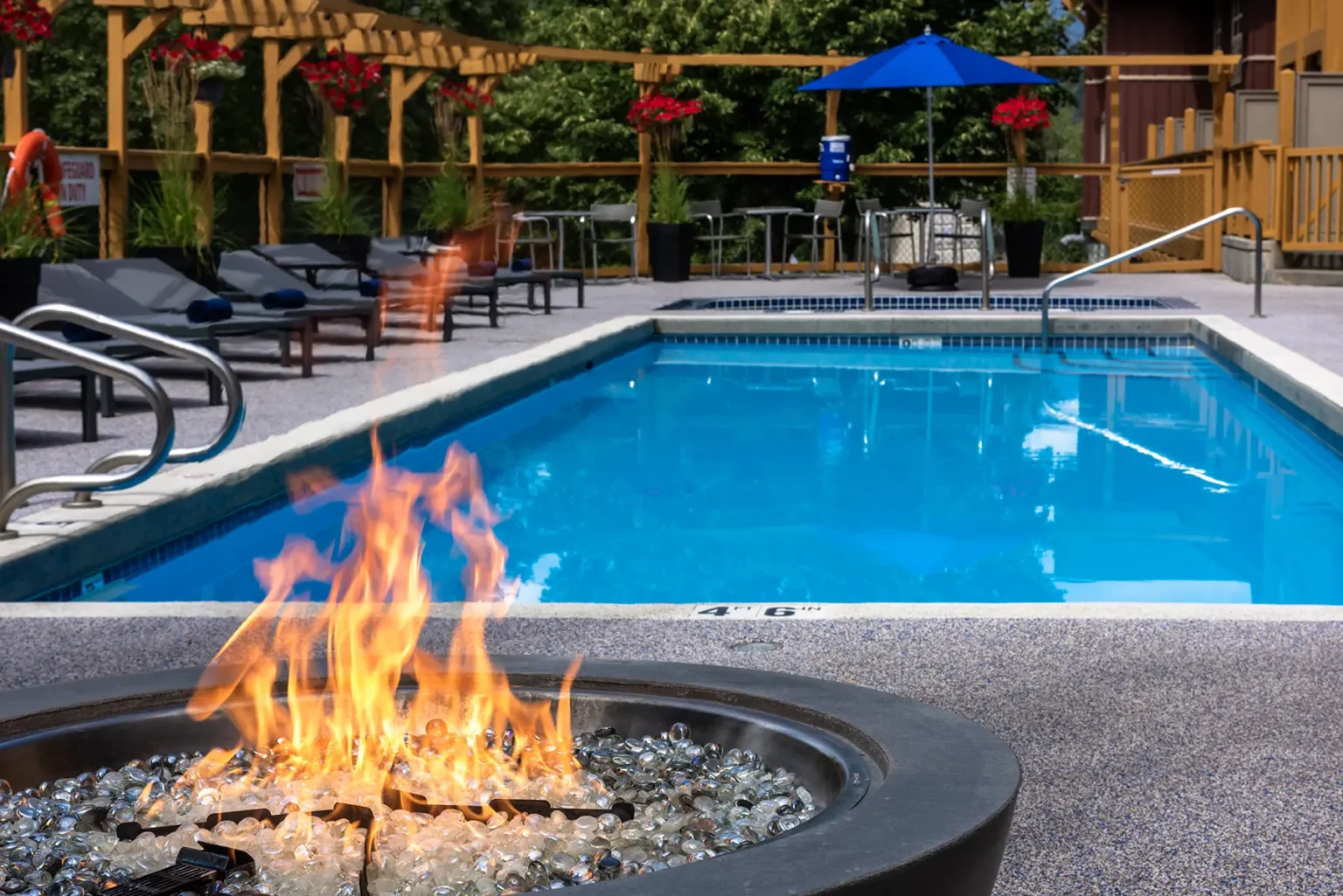 Pemberton Valley Lodge - Pool Deck